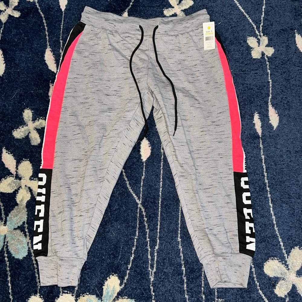 NWT Women’s size Small Queen jogger capri/crop
